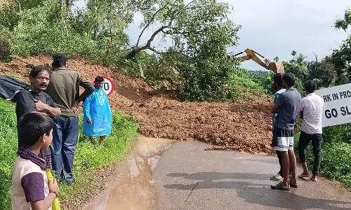 कर्नाटक में तटीय इलाकों में भारी बारिश: कई जगहों पर नुकसान कर्नाटक में तटीय इलाकों में भारी बारिश: कई जगहों पर नुकसान
