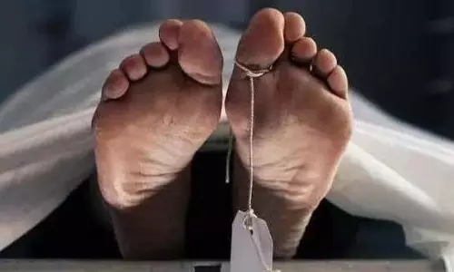 Kurnool: निजी अस्पताल से इंजेक्शन लगवाने के बाद महिला की मौत, परिजनों ने किया विरोध प्रदर्शन Kurnool: निजी अस्पताल से इंजेक्शन लगवाने के बाद महिला की मौत, परिजनों ने किया विरोध प्रदर्शन