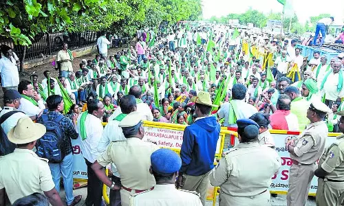 Karnataka : भूमि अधिग्रहण संघर्ष को नया बल, आज बाइक रैली
