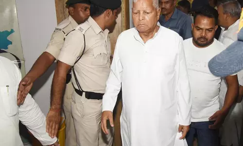 लालू यादव को राहत नहीं, सुप्रीम कोर्ट ने निचली अदालत में चल रही सुनवाई पर रोक से इनकार किया लालू यादव को राहत नहीं, सुप्रीम कोर्ट ने निचली अदालत में चल रही सुनवाई पर रोक से इनकार किया