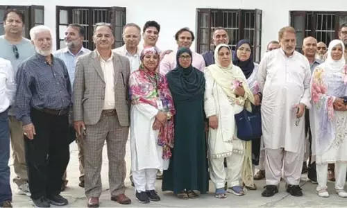 डीएसईके ने एमईटी बघाट में नॉलेज हब पहल का उद्घाटन किया डीएसईके ने एमईटी बघाट में नॉलेज हब पहल का उद्घाटन किया