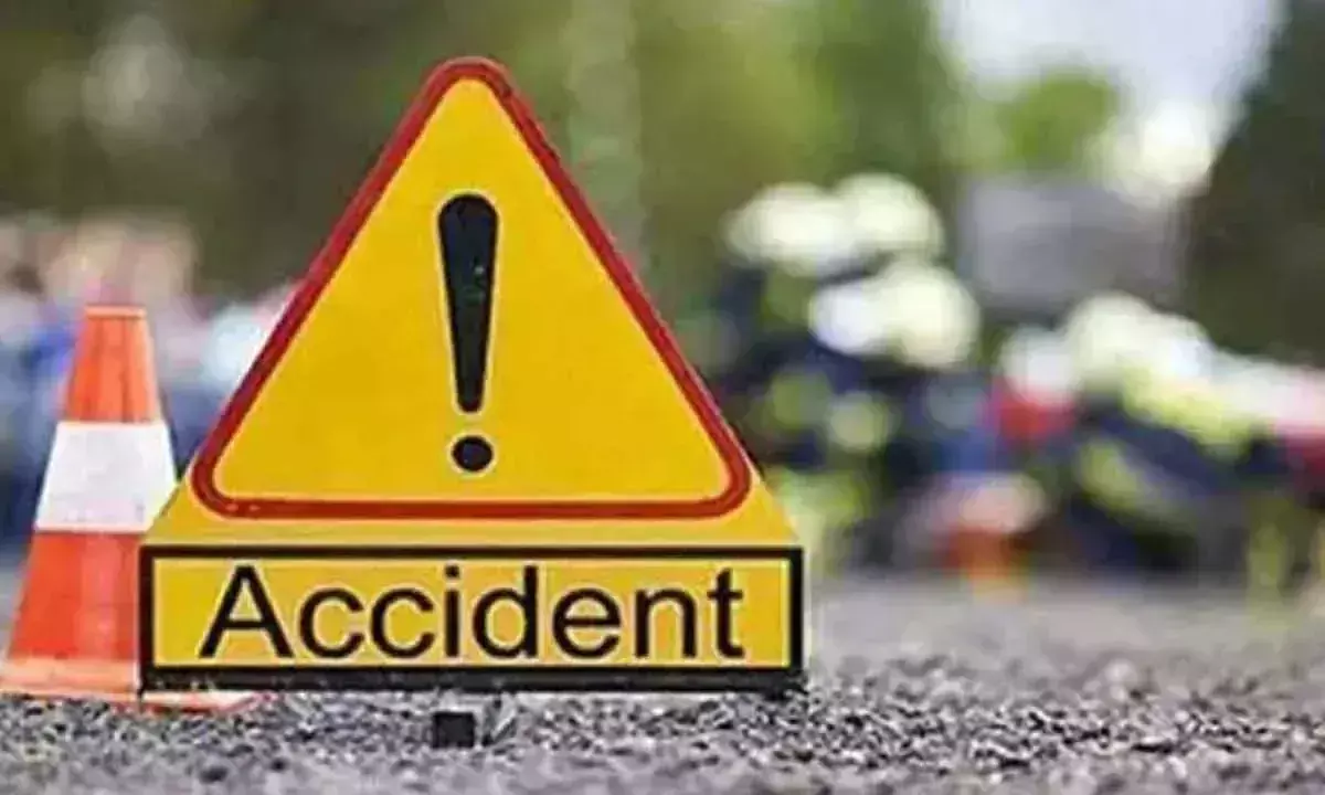 Hyderabad ORR पर कार के ट्रक से टकराने से तीन लोगों की मौत