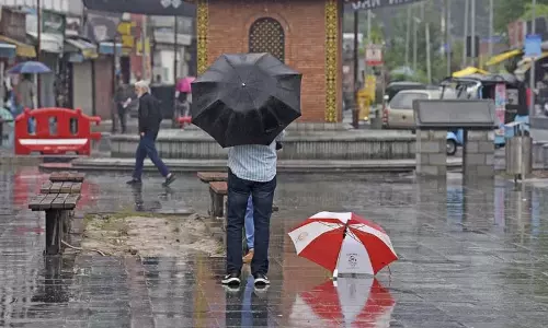 जुलाई में ठंड से राहत मिलने से कश्मीर में बारिश की कमी कम हुई जुलाई में ठंड से राहत मिलने से कश्मीर में बारिश की कमी कम हुई