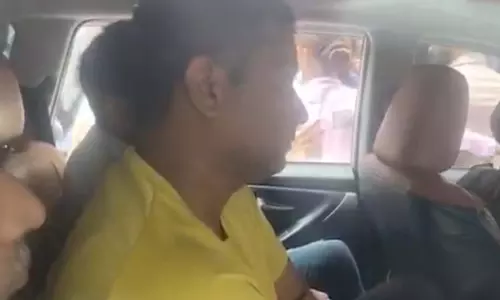 Chaitanya Baghel: पूर्व मुख्यमंत्री भूपेश बघेल के बेटे चैतन्य गिरफ्तार, VIDEO Chaitanya Baghel: पूर्व मुख्यमंत्री भूपेश बघेल के बेटे चैतन्य गिरफ्तार, VIDEO
