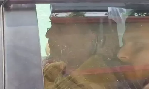 भूपेश बघेल के बेटे चैतन्य गिरफ्तार, भड़के कांग्रेस कार्यकर्ता भूपेश बघेल के बेटे चैतन्य गिरफ्तार, भड़के कांग्रेस कार्यकर्ता