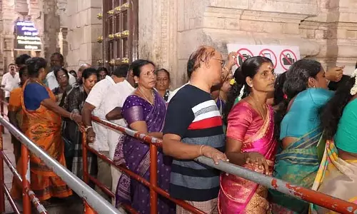 Tamil Nadu : पट्टेश्वरम थेनुपुरेश्वर मंदिर में भक्तों की उमड़ी भीड़ Tamil Nadu : पट्टेश्वरम थेनुपुरेश्वर मंदिर में भक्तों की उमड़ी भीड़