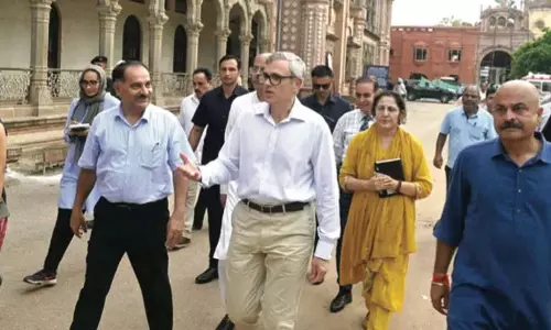 सीएम उमर अब्दुल्ला ने मुबारक मंडी जीर्णोद्धार का निरीक्षण किया, विरासत संरक्षण पर जोर सीएम उमर अब्दुल्ला ने मुबारक मंडी जीर्णोद्धार का निरीक्षण किया, विरासत संरक्षण पर जोर