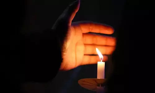 पैराफिन मोम की कीमतें बढ़ने से Kerala मोमबत्ती उद्योग संकट में पैराफिन मोम की कीमतें बढ़ने से Kerala मोमबत्ती उद्योग संकट में