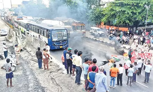 Odisha बंद से कटक में सामान्य जनजीवन प्रभावित Odisha बंद से कटक में सामान्य जनजीवन प्रभावित