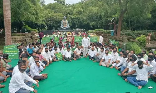 BJD ने मौन विरोध प्रदर्शन कर FM कॉलेज की छात्रा के लिए न्याय की मांग की