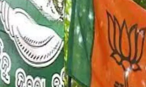 छात्र की आत्मदाह से मौत पर भाजपा, बीजद में आरोप-प्रत्यारोप छात्र की आत्मदाह से मौत पर भाजपा, बीजद में आरोप-प्रत्यारोप