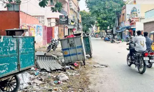 Choolai में एपी रोड पर खाने-पीने के कूड़ेदान हटाएँ, दैनिक यात्रियों से आग्रह Choolai में एपी रोड पर खाने-पीने के कूड़ेदान हटाएँ, दैनिक यात्रियों से आग्रह