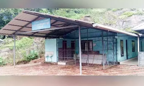 Kerala : सड़क किनारे पर्यटक विश्राम स्थल बना कचरा डंपिंग स्थल Kerala : सड़क किनारे पर्यटक विश्राम स्थल बना कचरा डंपिंग स्थल