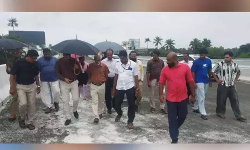 Kerala : राष्ट्रीय राजमार्ग की एलिवेटेड सड़क पर फिर दरारें Kerala : राष्ट्रीय राजमार्ग की एलिवेटेड सड़क पर फिर दरारें