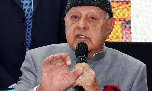 फारूक ने प्रधानमंत्री मोदी के समक्ष J-K राज्य का मुद्दा उठाने के लिए कांग्रेस की सराहना की फारूक ने प्रधानमंत्री मोदी के समक्ष J-K राज्य का मुद्दा उठाने के लिए कांग्रेस की सराहना की