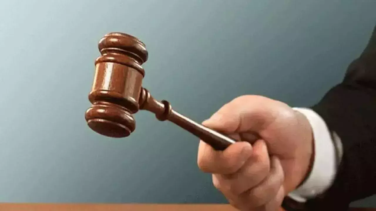 Lucknow: नेमि को चार्ज नहीं लेने देने वाले अफसरों को मिली कड़ी फटकार Lucknow: नेमि को चार्ज नहीं लेने देने वाले अफसरों को मिली कड़ी फटकार