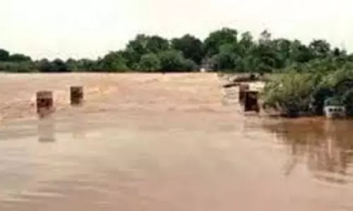 केंद्रपाड़ा में बाढ़ से जनजीवन प्रभावित, नदियों ने बदला रुख