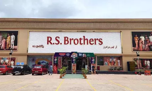 आशादम डील्स RS Brothers की ओर खरीदारों को आकर्षित कर रही आशादम डील्स RS Brothers की ओर खरीदारों को आकर्षित कर रही