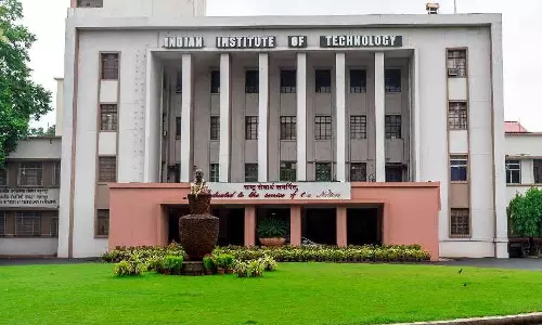 IIT-KGP हॉस्टल में अंतिम वर्ष का छात्र मृत मिला IIT-KGP हॉस्टल में अंतिम वर्ष का छात्र मृत मिला