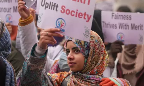 Jammu: कोटा नीति की समीक्षा में देरी से ओपन मेरिट के छात्र बुरी तरह प्रभावित Jammu: कोटा नीति की समीक्षा में देरी से ओपन मेरिट के छात्र बुरी तरह प्रभावित