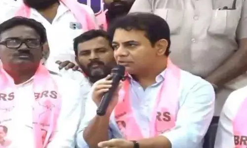 सीएम रेवंत रेड्डी अपने कैबिनेट सहयोगियों के फोन कॉल पर कान लगाए बैठे: KTR सीएम रेवंत रेड्डी अपने कैबिनेट सहयोगियों के फोन कॉल पर कान लगाए बैठे: KTR
