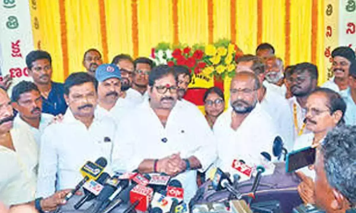 Andhra: विधायक ने प्रजावाणी शिकायत पेटी की शुरुआत की