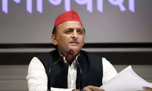 Akhilesh Yadav ने इंदिरापुरम में एक छोटे समूह द्वारा जबरन दुकान बंद कराए जाने पर भाजपा पर सवाल उठाए
