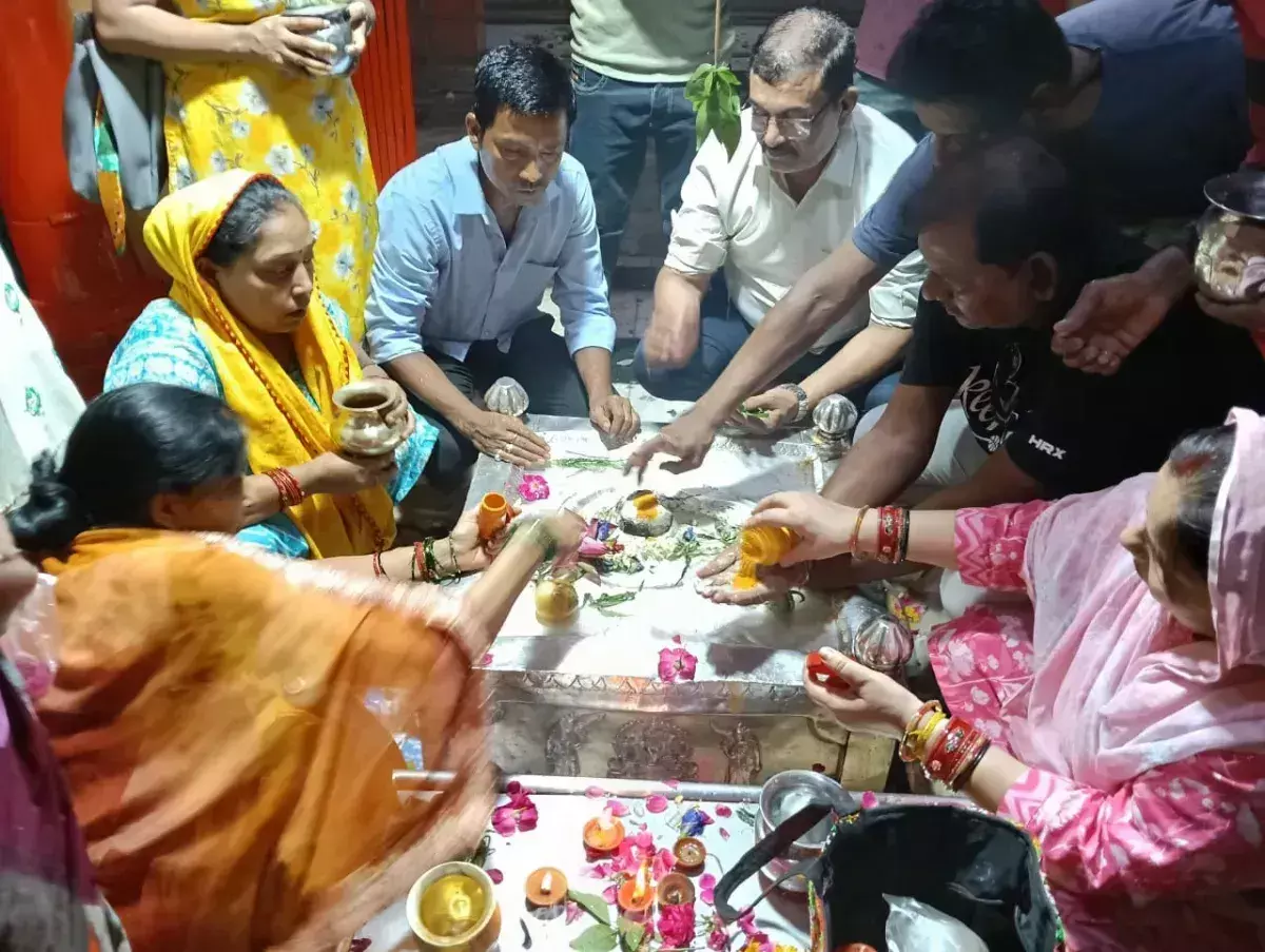 Kanpur: बिना प्राण प्रतिष्ठा के शिव मंदिर में उमड़ रही श्रद्धालुओं की आस्था