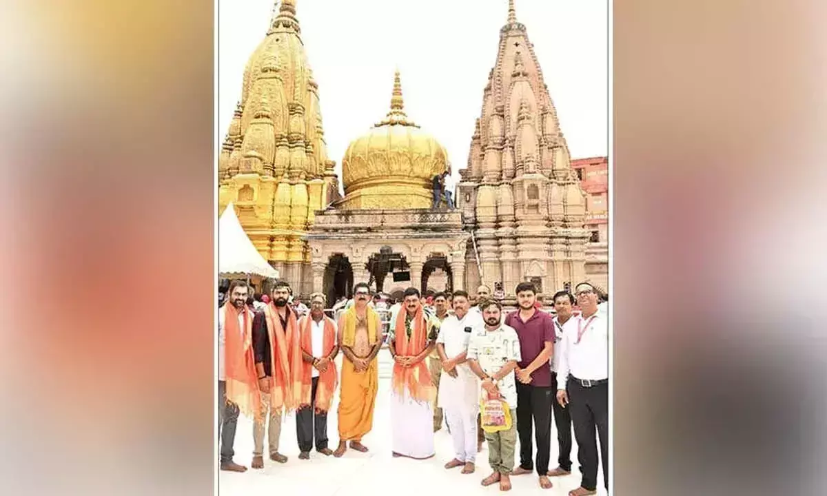 Andhra: केंद्रीय मंत्री वर्मा ने काशी विश्वनाथ मंदिर में दर्शन किए