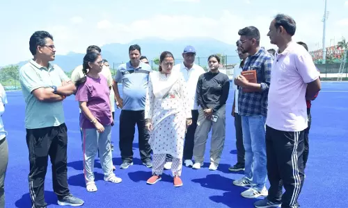 Haldwani: खेल मंत्री पहुंचे एस्ट्रो टर्फ हॉकी स्टेडियम, तैयारियों का लिया जायजा Haldwani: खेल मंत्री पहुंचे एस्ट्रो टर्फ हॉकी स्टेडियम, तैयारियों का लिया जायजा