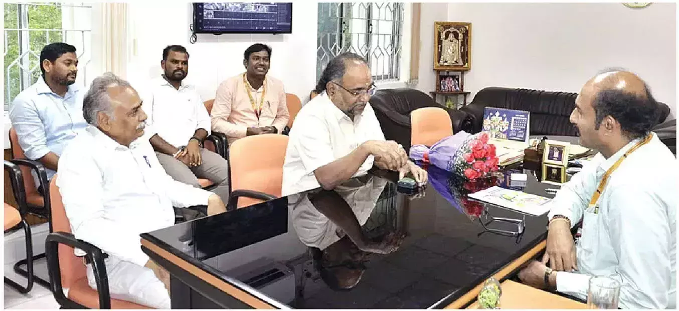 Andhra: प्रोफेसर मदभुशी ने एनएसयू में शैक्षणिक माहौल की सराहना की Andhra: प्रोफेसर मदभुशी ने एनएसयू में शैक्षणिक माहौल की सराहना की