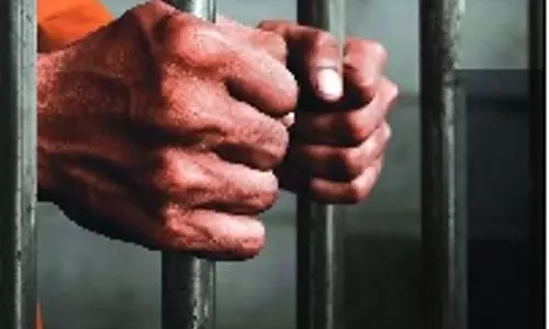 महिला होमगार्ड पर तेजाब हमला, पार्किंग नियमों के उल्लंघन पर विवाद