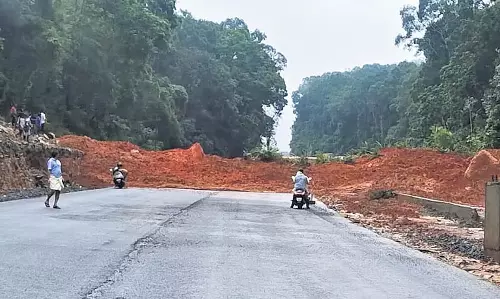 Karnataka: दक्षिण कन्नड़ जिले में बारिश से भूस्खलन Karnataka: दक्षिण कन्नड़ जिले में बारिश से भूस्खलन