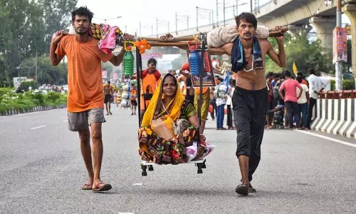 कांवड़ यात्री आतंकवादी नहीं, भक्त हैं’: योगी आदित्यनाथ का स्पष्ट बयान