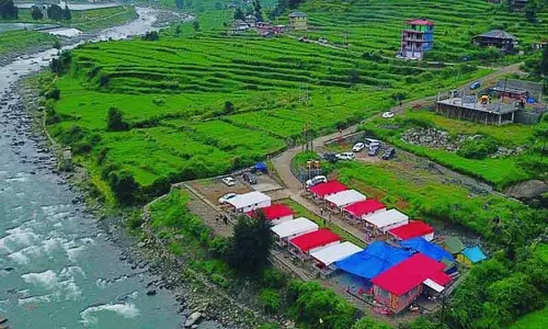 Himachal: बरोट घाटी, अनियंत्रित पर्यटन के कारण कलंकित एक छिपा हुआ रत्न Himachal: बरोट घाटी, अनियंत्रित पर्यटन के कारण कलंकित एक छिपा हुआ रत्न