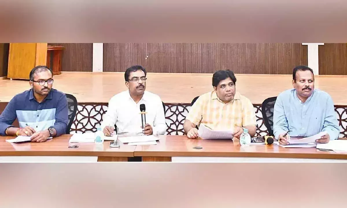 Andhra: पर्यवेक्षकों से कहा गया कि वे स्वच्छता में सुधार की पूरी जिम्मेदारी लें