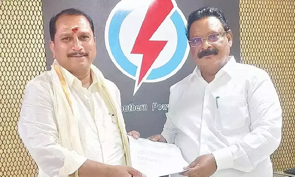 SPDCL से बिजली आपूर्ति संबंधी समस्याओं का समाधान करने का आग्रह SPDCL से बिजली आपूर्ति संबंधी समस्याओं का समाधान करने का आग्रह