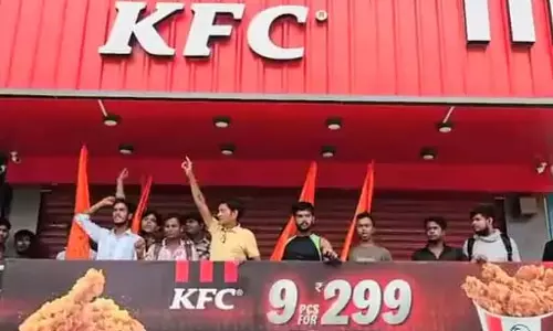 KFC आउटलेट बंद कराने पर पुलिस ने FIR दर्ज की, VIDEO वायरल KFC आउटलेट बंद कराने पर पुलिस ने FIR दर्ज की, VIDEO वायरल