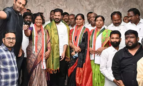 Telangana: जादचेरला नगरपालिका अध्यक्ष और पार्षद कांग्रेस में शामिल Telangana: जादचेरला नगरपालिका अध्यक्ष और पार्षद कांग्रेस में शामिल