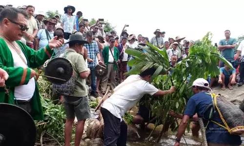 मानसून की आस में बोगोंग बांगगो गांव में पारंपरिक अनुष्ठान सम्पन्न मानसून की आस में बोगोंग बांगगो गांव में पारंपरिक अनुष्ठान सम्पन्न