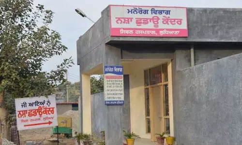 नशा मुक्ति केंद्रों पर ईडी की छापेमारी, अवैध ड्रग्स बिक्री का खुलासा नशा मुक्ति केंद्रों पर ईडी की छापेमारी, अवैध ड्रग्स बिक्री का खुलासा