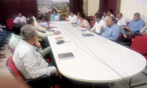 Sirohi: जिला कलेक्टर की अध्यक्षता में जिला स्तरीय जनसुनवाई का हुआ आयोजन