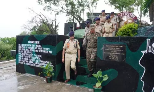 DGP जम्मू-कश्मीर ने अखनूर सेक्टर में सीमा सुरक्षा की समीक्षा की DGP जम्मू-कश्मीर ने अखनूर सेक्टर में सीमा सुरक्षा की समीक्षा की