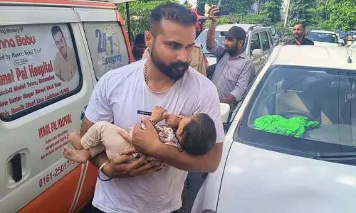 Ludhiana: अपहरण के कुछ घंटों बाद 7 महीने की बच्ची खाली प्लॉट में लावारिस हालत में मिली Ludhiana: अपहरण के कुछ घंटों बाद 7 महीने की बच्ची खाली प्लॉट में लावारिस हालत में मिली