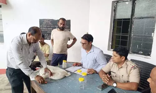 Ranchi: ऑटो में ढोया जा रहा था 550 किलो जहरीला पनीर Ranchi: ऑटो में ढोया जा रहा था 550 किलो जहरीला पनीर