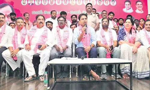 KTR ने खम्मम में BRS कार्यकर्ताओं से स्थानीय निकाय चुनावों के लिए तैयार रहने का आह्वान किया