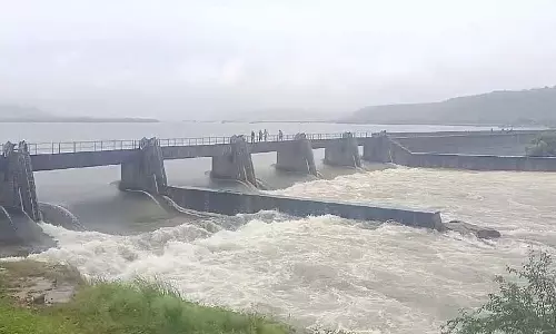 पगारा बांध के गेट खुले, बारिश के बाद पानी छोड़ने का नज़ारा कैमरे में कैद पगारा बांध के गेट खुले, बारिश के बाद पानी छोड़ने का नज़ारा कैमरे में कैद