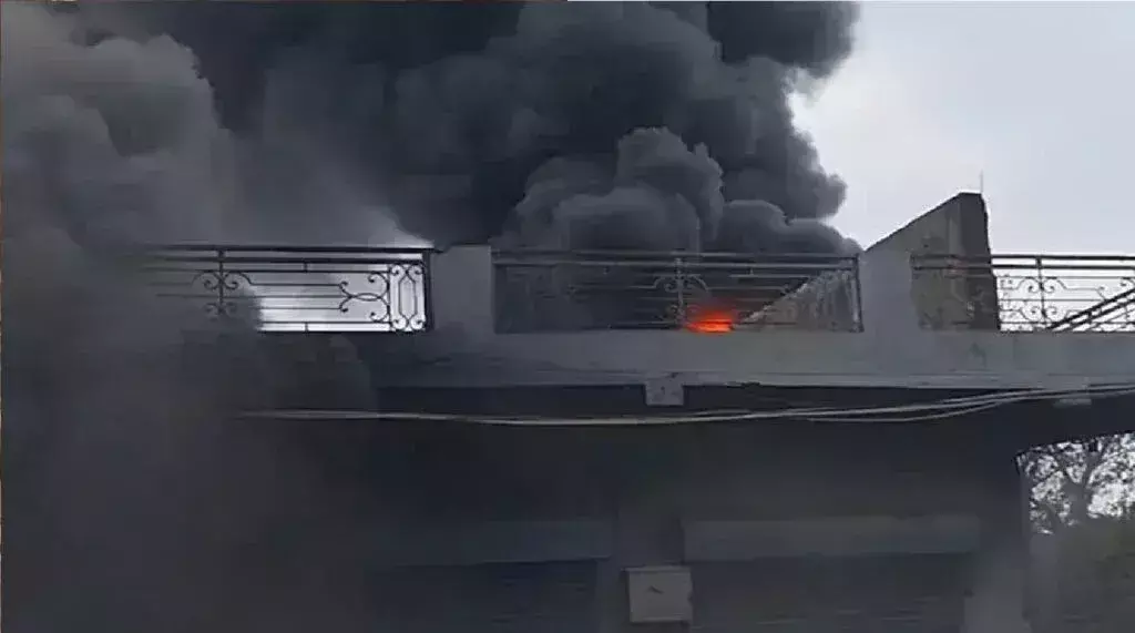 New Delhi: केमिकल फैक्ट्री में लगी आग से मचा हड़कंप New Delhi: केमिकल फैक्ट्री में लगी आग से मचा हड़कंप