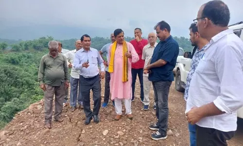Jammu: कर्नल महान सिंह ने चल रही लोक निर्माण परियोजनाओं की समीक्षा की