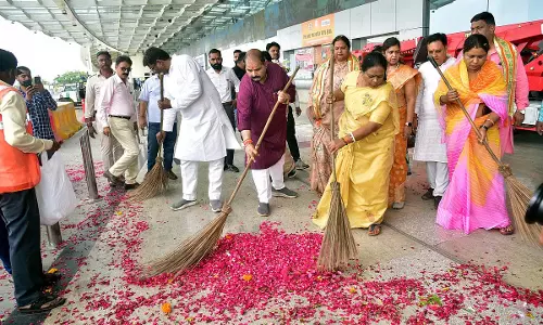 Bhopal: कांग्रेस पार्षदों ने शौचालय शुल्क वृद्धि के खिलाफ प्रदर्शन किया Bhopal: कांग्रेस पार्षदों ने शौचालय शुल्क वृद्धि के खिलाफ प्रदर्शन किया